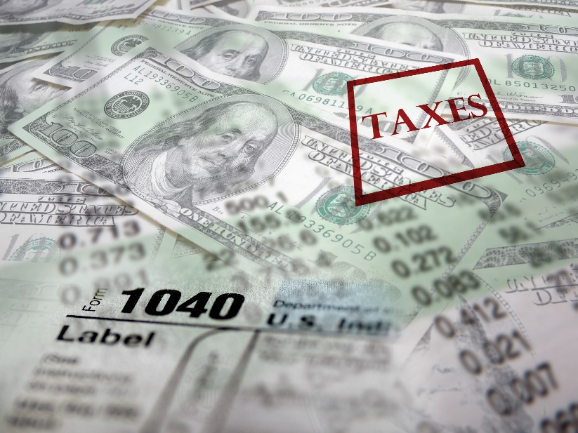 taxes and form 1040 photo